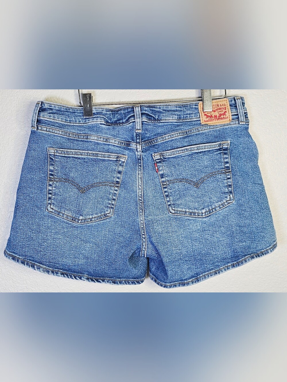 Levi’s A-Line Denim Shorts Women’s 33 Mid Rise Stretch Medium Wash - Picture 4 of 7